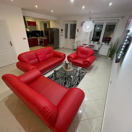 Ahava Apartment *