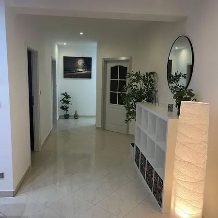 Ahava Apartment *
